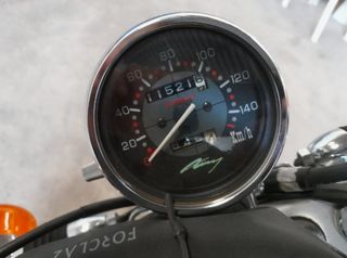 MOTO KYMCO ZING II NEGRA Y CASCO
 
