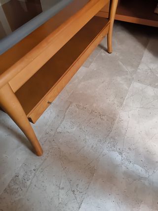 Mesa baja de madera y cristal 