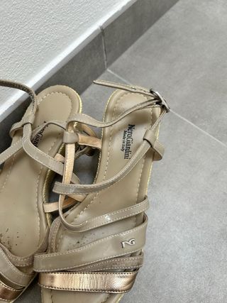 Nero giardini sandali