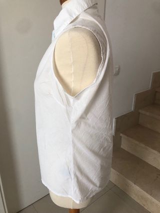 Blusa blanca sin mangas