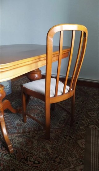 Mesa de madera maciza y 6 sillas