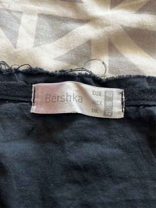 Falda larga negra de Bershka
