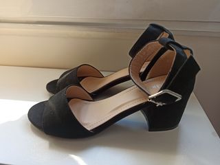 Sandalias negras de tacón T36