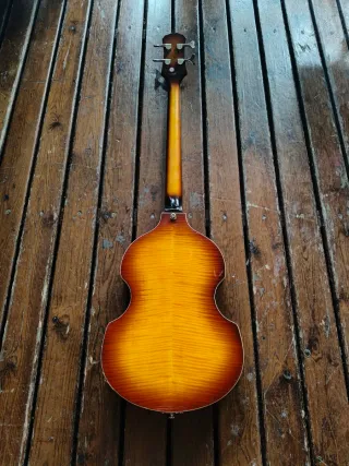 Viola bass con flatwound epiphone bajo eléctrico