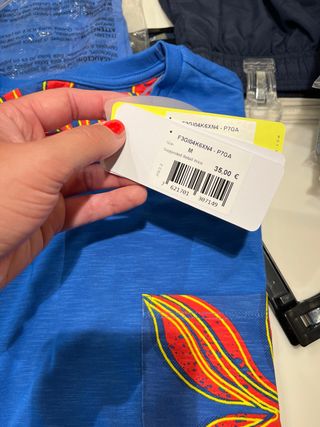 Camiseta GUESS *NUEVA*