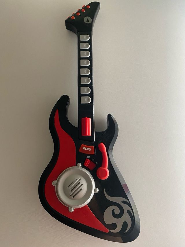 Micrófono y guitarra teclado con efectos sonoros