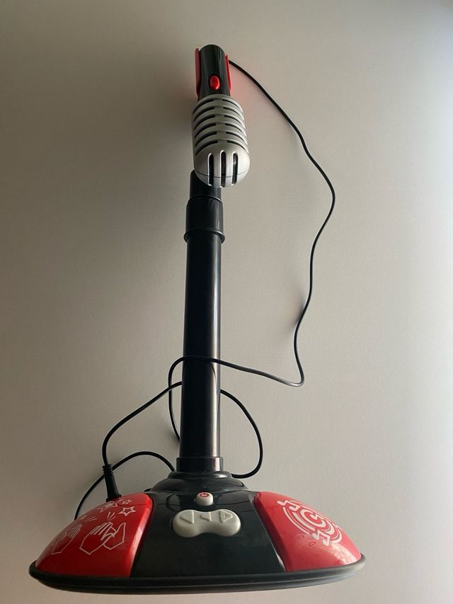 Micrófono y guitarra teclado con efectos sonoros