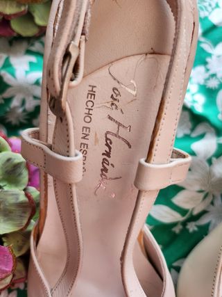 REBAJAS!!! Sandalias blancas de piel y tacon. 