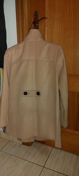 2 Chaquetas: 1 levita y abrigo de paño