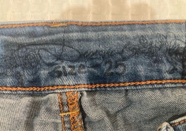 Short corto desigual