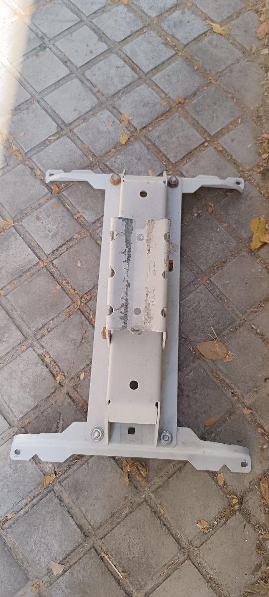 Soportes para antenas y otros