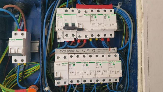 Electricista, instalaciones y averias.