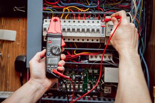 Electricista, instalaciones y averias.