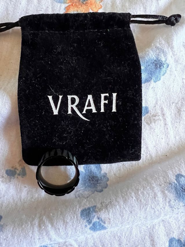Vendo Anello marca Vrafi in titanio e acciaio inox