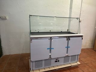 Vitrina de refrigerada se preparacion de ensaladas
