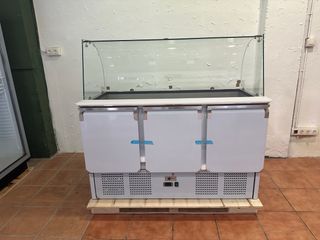 Vitrina de refrigerada se preparacion de ensaladas