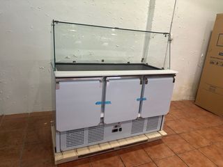 Vitrina de refrigerada se preparacion de ensaladas