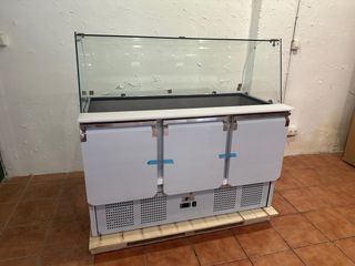 Vitrina de refrigerada se preparacion de ensaladas
