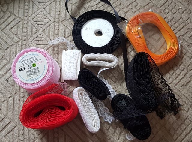 Lote de puntillas y lazos