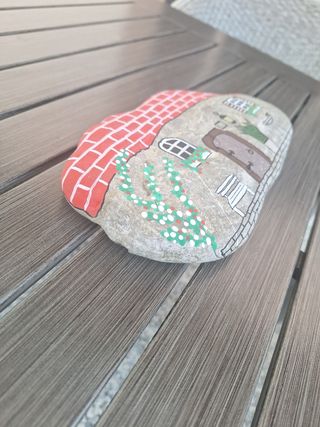 Fermaporta o soprammobile, sasso decorato a mano