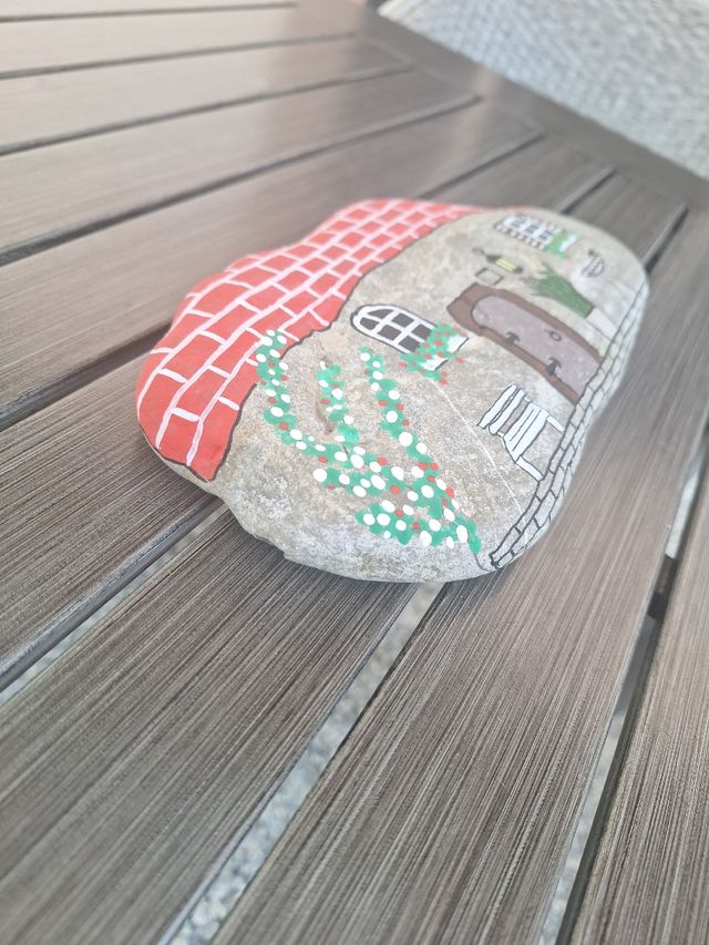 Fermaporta o soprammobile, sasso decorato a mano