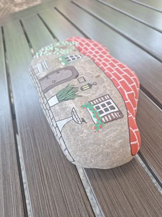 Fermaporta o soprammobile, sasso decorato a mano