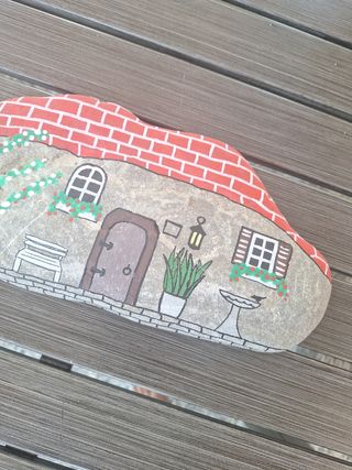 Fermaporta o soprammobile, sasso decorato a mano