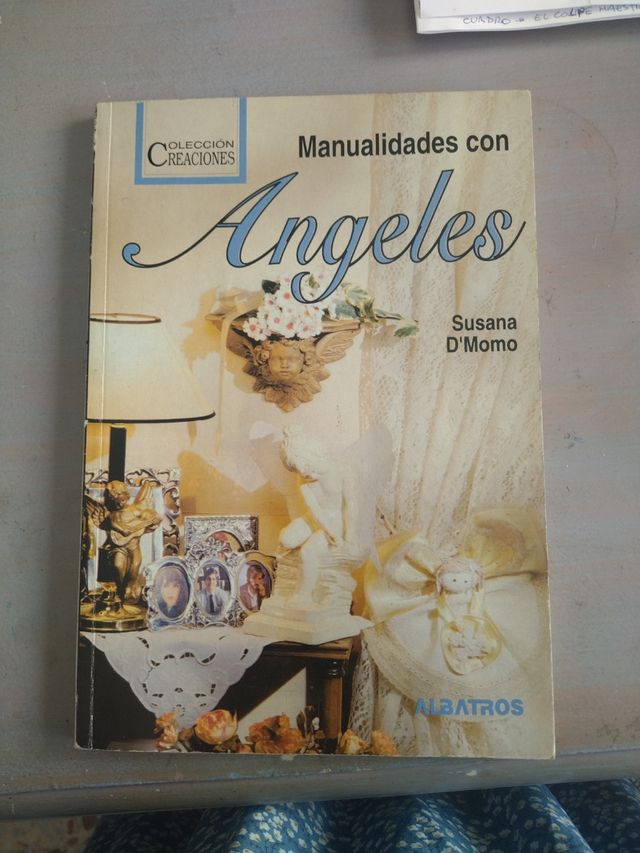Crea libri con angeli.