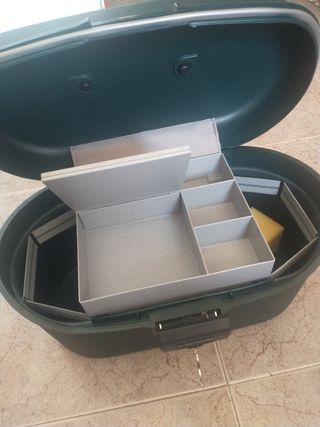 Neceser rígido de viaje Samsonite.