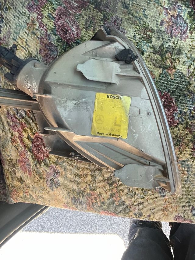 1305232109 faro anteriore sinistro MERCEDES C