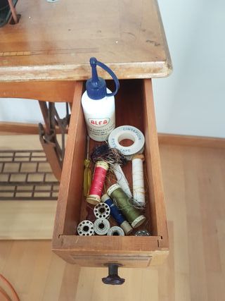 Máquina de Coser Antigua Modelo Alfa con Pedal