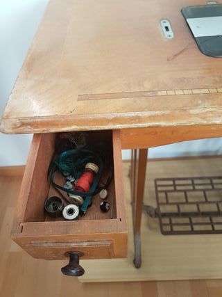 Máquina de Coser Antigua Modelo Alfa con Pedal