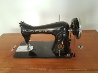 Máquina de Coser Antigua Modelo Alfa con Pedal