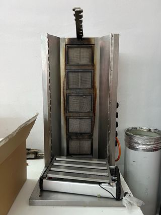 Asador parrilla grill kebab pinchos a gas