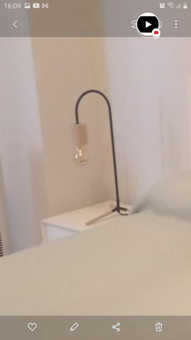 Dos lámparas mesilla de noche