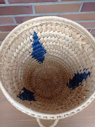 Cesta de paja y porcelana mimbre cesto