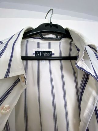 Camisa Armani.