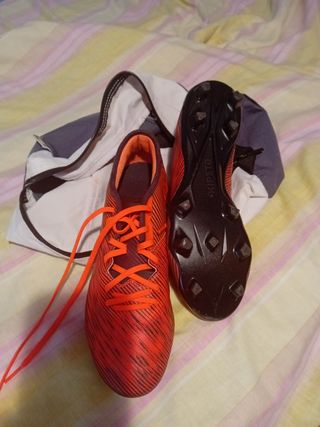 Zapatillas de fútbol y bolsa para guarda