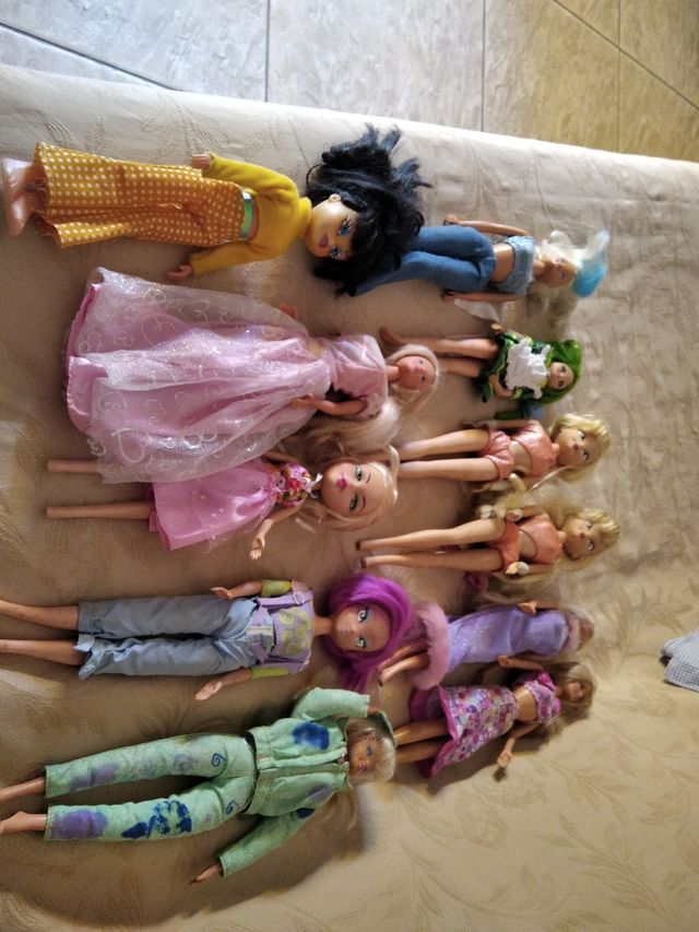10 tra Winks e barbie varie. 