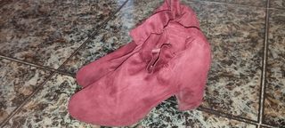 Botines rojos con tacón alto