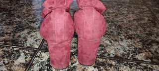 Botines rojos con tacón alto