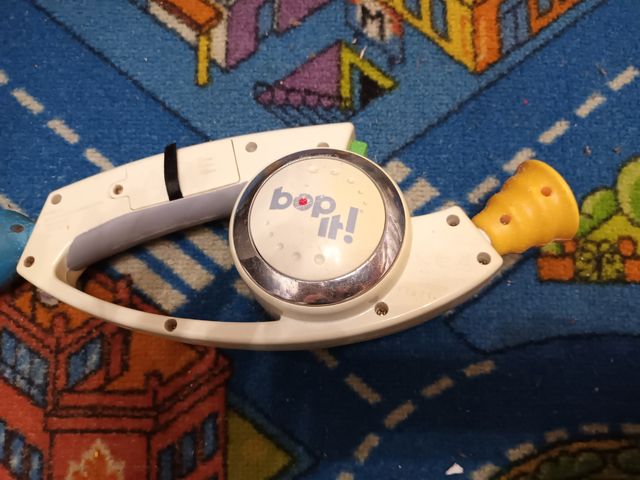 Juego interactivo que te hace mover,bailar y hacer