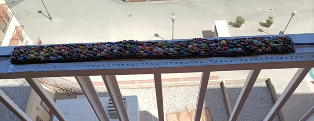 Original cinturón de piedras de colores