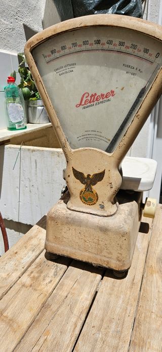 Báscula semiautomática letterer