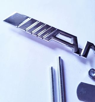 Emblema AMG Mercedes rejilla delantera 