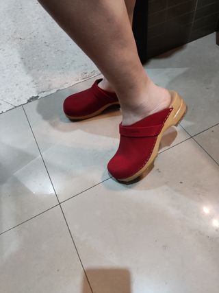 Zuecos rojos 38 Sanita
