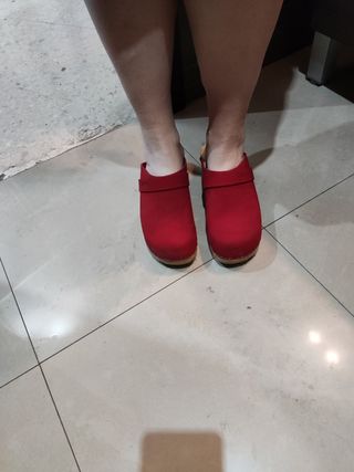 Zuecos rojos 38 Sanita