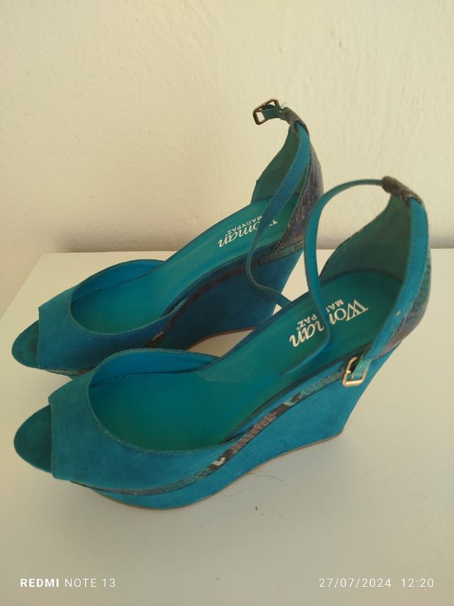 Sandalias de cuña verde agua