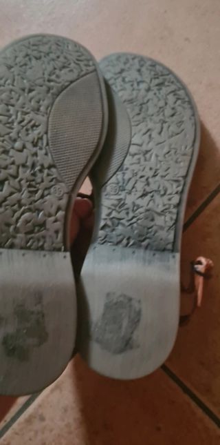 Sandali in pelle con fiori