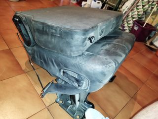 Asientos de piel abatibles